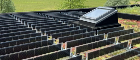 Over Easy Solar panelen met sedumdak
